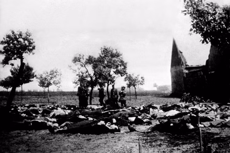 Để báo thù cho "đao phủ Đức Quốc xã" Heydrich, ngày 10/6/1942, phát xít Đức đã thảm sát làng Lidice: bắn chết toàn bộ đàn ông và đưa tất cả phụ nữ trong làng vào trại tập trung Ravensbrück. (Nguồn: Spiegel.de)