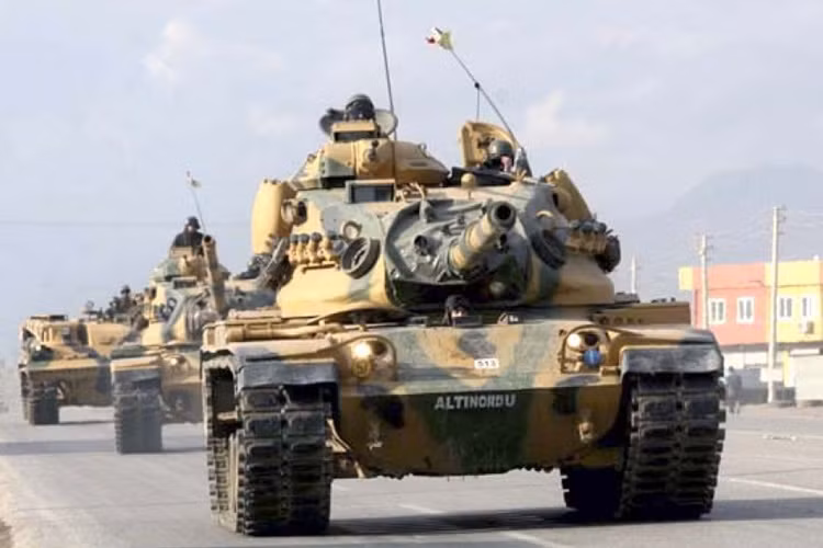 Xe tăng Thổ Nhĩ Kỳ tiến vào lãnh thổ Iraq.