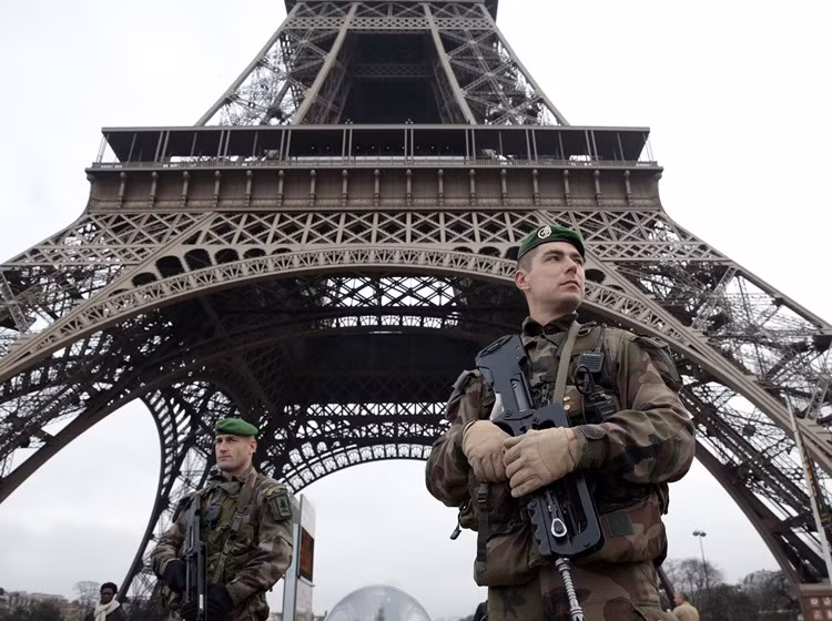 Chau Au bat luc truoc hiem hoa khung bo?