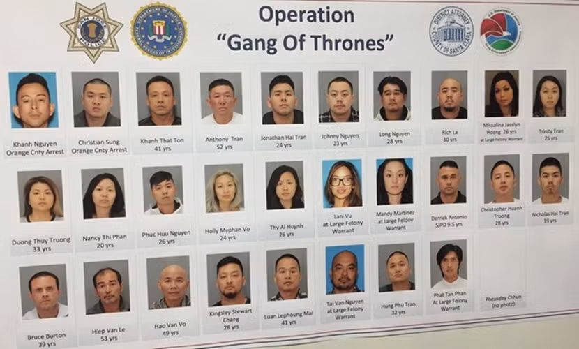 Canh sat My tran ap mot bang toi pham lon goc Viet