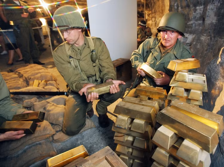 Ly ky, chien dich cat vo “kho bau Hitler”