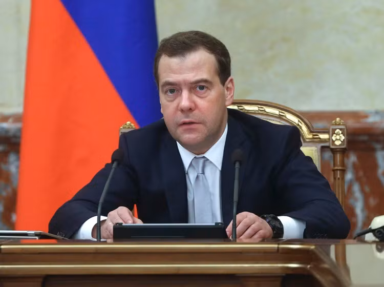 Thu tuong Nga Dmitry Medvedev: Ukraine dang vo no