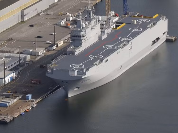 Phap boi thuong cho Nga 1,2 ty USD trong vu tau Mistral