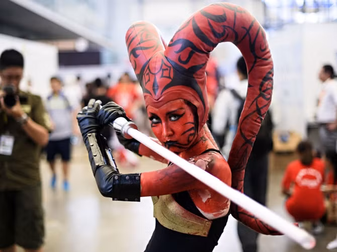 Cô gái tại hội chợ trang phục lập dị cosplay ở Trung Quốc.