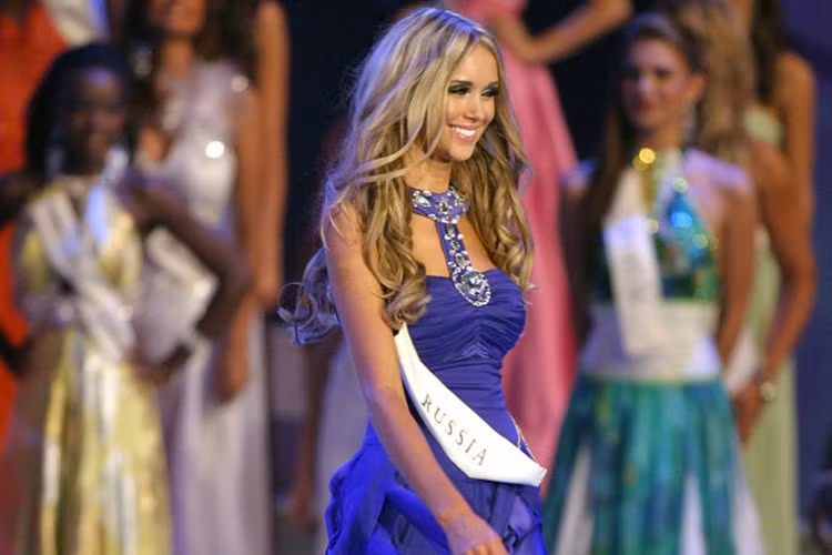 Hoa hậu Thế giới 2008 là người đẹp Nga Ksenya Sukhinova trong cuộc thi tại Johannesburg, Nam Phi.