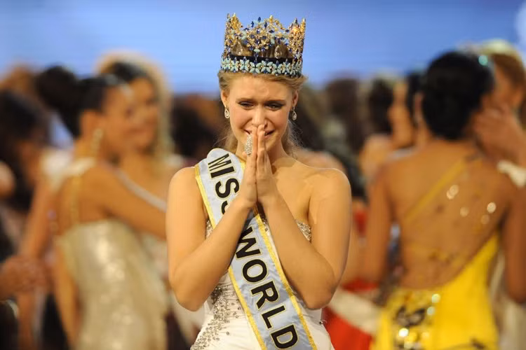 Hoa hậu thế giới 2010: Hoa hậu MỹAlexandria Mills.