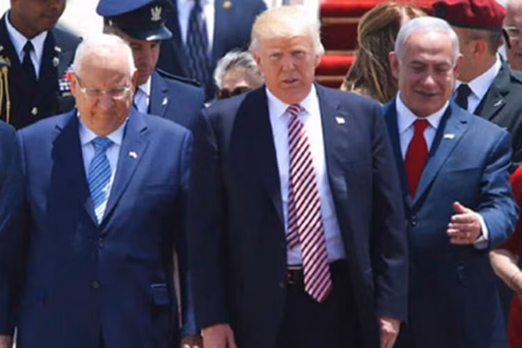 Hoa binh Trung Dong khong giong nhu Tong thong Donald Trump mo tuong