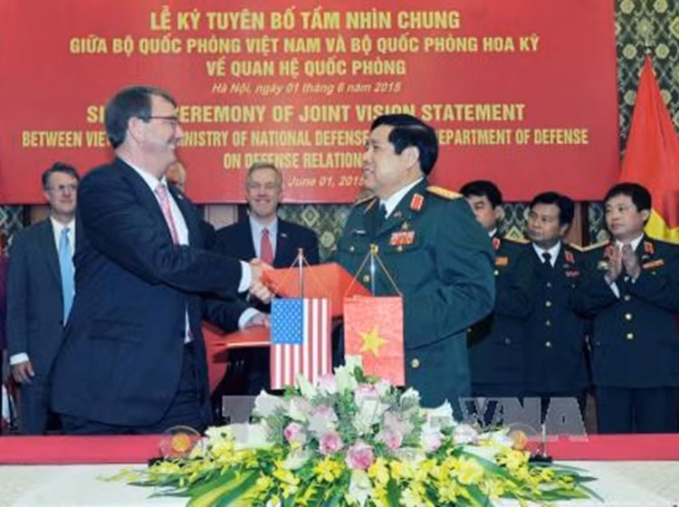 Tam nhin chung ve quan he quoc phong Viet Nam-Hoa Ky