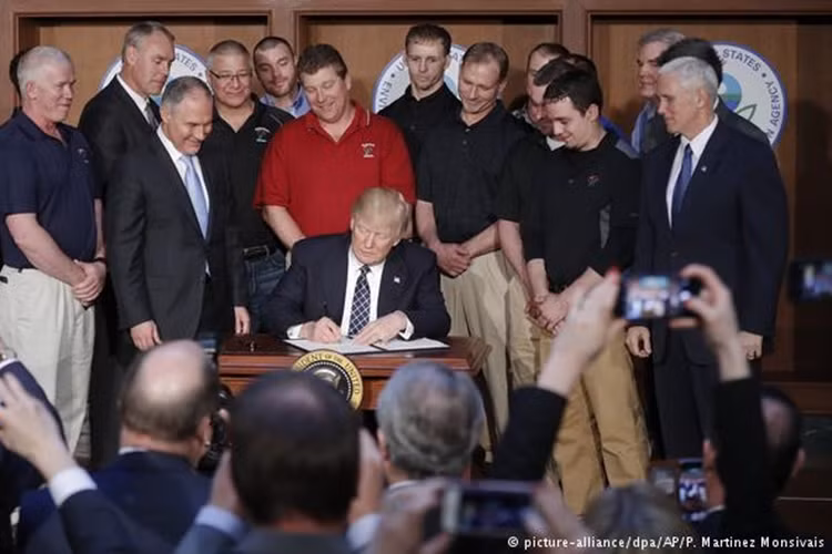 Tong thong My Donald Trump: “Toi do” bien doi khi hau?