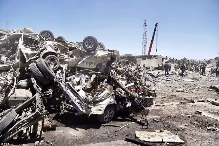 Nhieu nhom khung bo nhan trach nhiem vu danh bom xe o Afghanistan