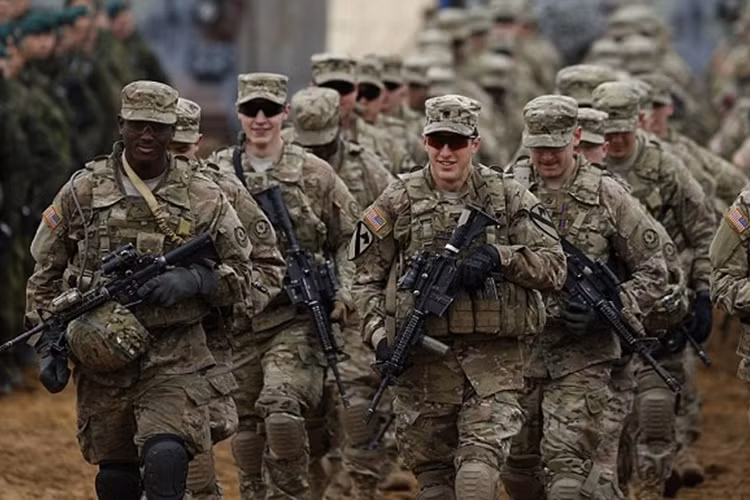 My quay lai chinh sach 