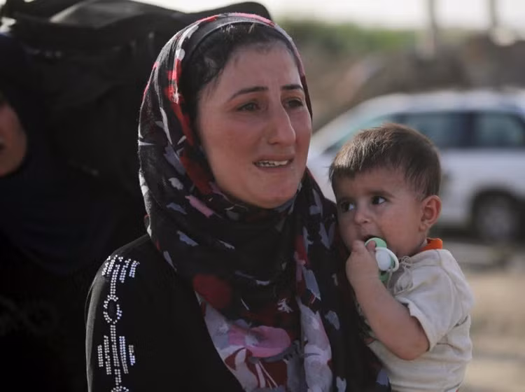 Bị mất hết tài sản ở Ramadi và chẳng có người thân ở Baghdad, tương lai của người phụ nữ này và con trai quả là mù mịt.