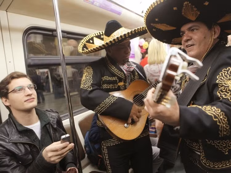 và từ nhiều nước khác trên toàn thế giới.