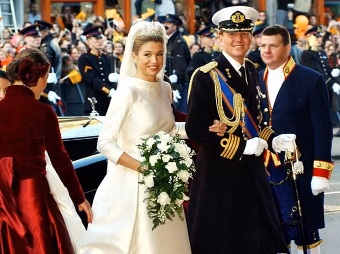 Hoàng tử xứ Cam (Prince of Orange) Willem-Alexander kết hôn cùng cô dâu Máxima Zorreguieta vào ngày 2/2/2002 tại Amsterdam, Hà Lan.