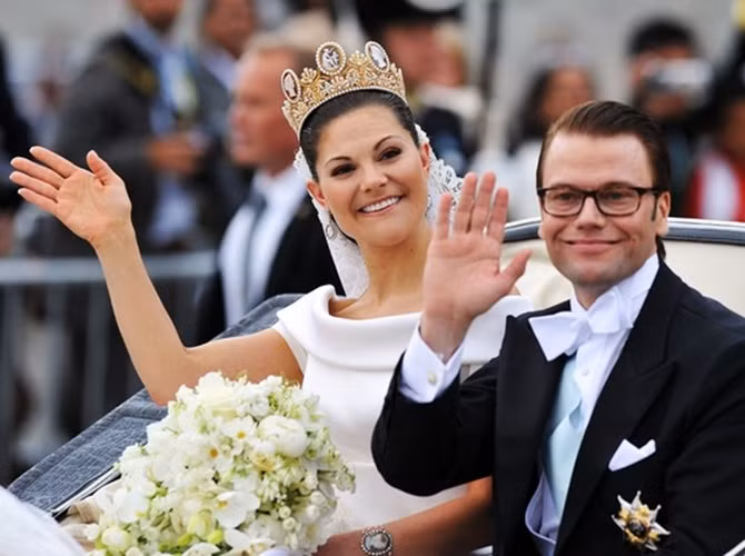 Hôn lễ sang trọng nhuốm màu cổ tích của Công chúa Thụy Điển Victoria cùng chàng trai thường dân Daniel Westling diễn ra tại nhà thờ Storkyrkan ở Stockholm vào ngày 19/6/2010.