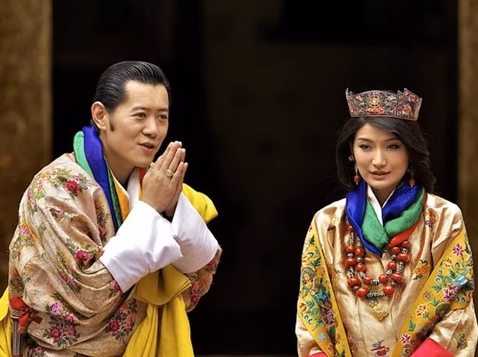 Đám cưới của nhà vua Bhutan Jigme Khesar Namgyel Wangchuck cùng cô dâu Ashi Jetsun Pema diễn ra vào ngày 13/10/2011. Đám cưới đẹp như mơ của cặp đôi Hoàng gia Bhutan là kết quả của mối tình đẹp kéo dài hàng chục năm.
