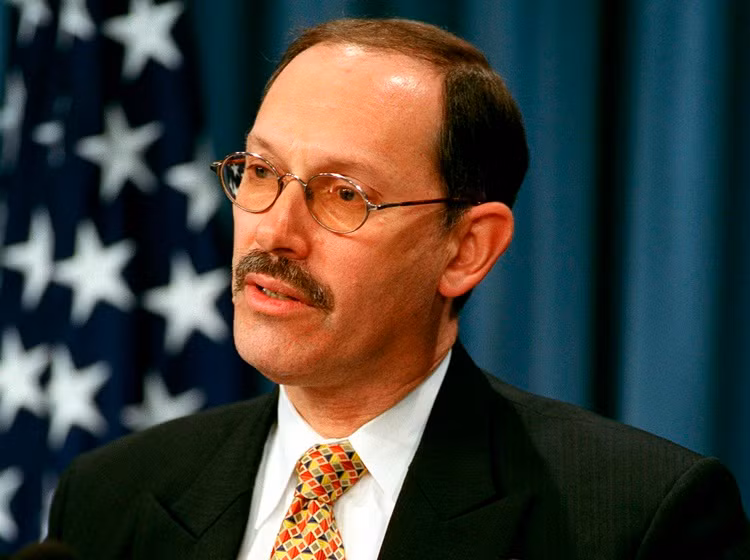 Cựu Thứ trưởng Quốc phòng Mỹ phụ trách tài chính Dov S. Zakheim (2001-2004)