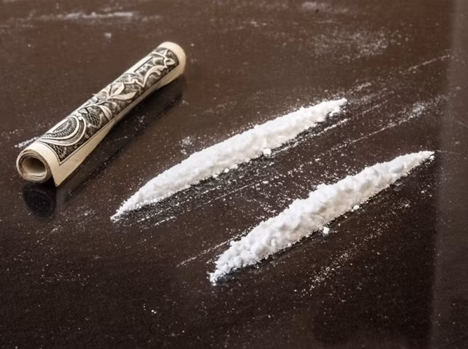 2. Cocaine: Với hơn 17 triệu người dùng trên toàn thế giới, thị trường cocaine toàn cầu trị giá khoảng 110 tỷ USD. Các “nhà máy” sản xuất cocaine tập chung chủ yếu ở Argentina, Bolivia, Colombia và Peru. Colombia và Peru là hai quốc gia sản xuất cocaine lớn nhất thế giới.