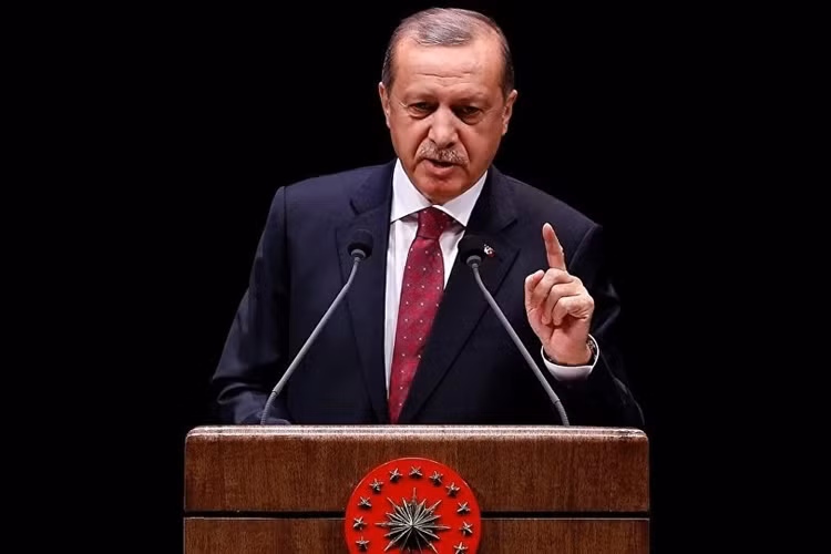 Trung cau dan y Tho Nhi Ky: Con dao hai luoi