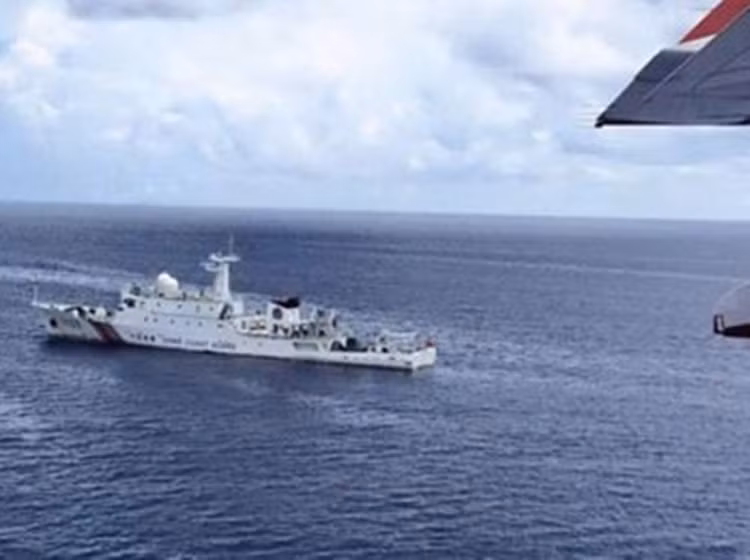 Tau tuan tra Trung Quoc xam lan lanh hai Malaysia