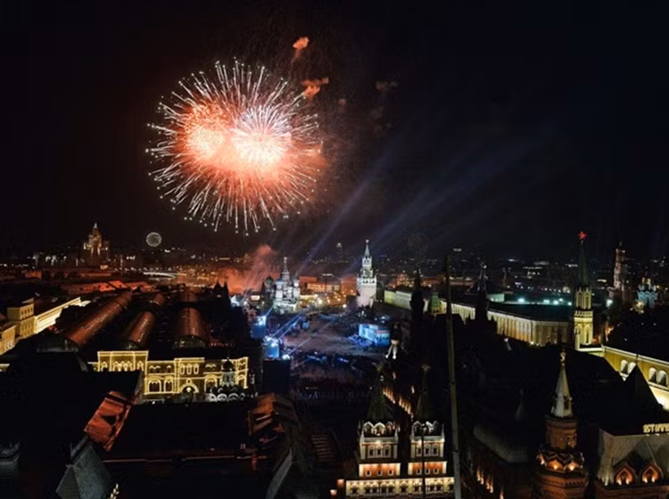 Đây là màn trình diễn pháo hoa kỷ niệm 70 năm Ngày chiến thắng phát xít Đức của Hồng quân Liên Xô.