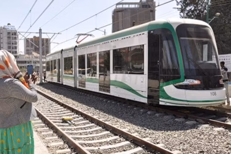 Awash, Ethiopia: Vụ tai nạn tàu hỏa tồi tệ nhất Châu Phi này đã xảy ra vào ngày 14 tháng 1 năm 1985. Do chạy quá tốc độ tại một vòng cua, đoàn tàu đã bị lật đổ xuống một khe núi. 428 hành khách thiệt mạng và gần 600 người khác bị thương.