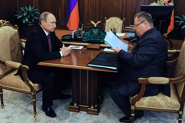 Dang sau viec Tong thong Nga tre hoa doi ngu can bo