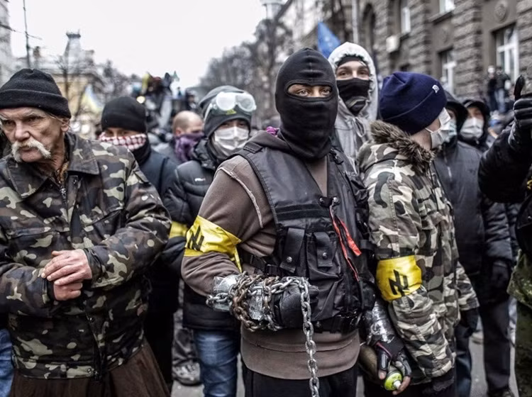 Bao gio Right Sector “duoc phep” lat do Tong thong Poroshenko?
