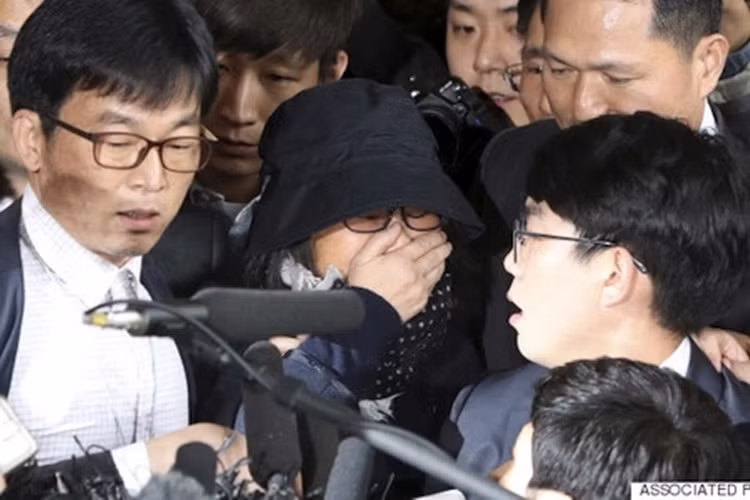 Choi Soon-sil lam cho Tong thong Han Quoc “than bai danh liet”