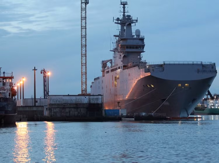 Phap va Nga van bat dong ve xu ly hai tau Mistral