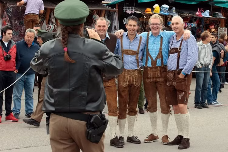 Để đảm bảo an ninh cho Lễ hội bia Oktoberfest Munich, lực lượng cảnh sát thành phố phải túc trực suốt ngày đêm.