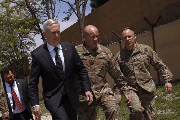 Tong thong Trump cho phep Lau Nam Goc tang quan o Afghanistan