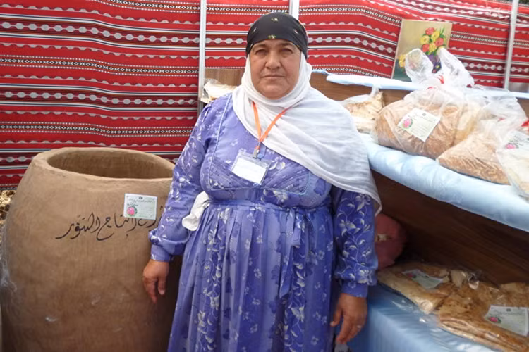 Phu nu Syria kiem tien trong chien tranh nhu the nao?-Hinh-5