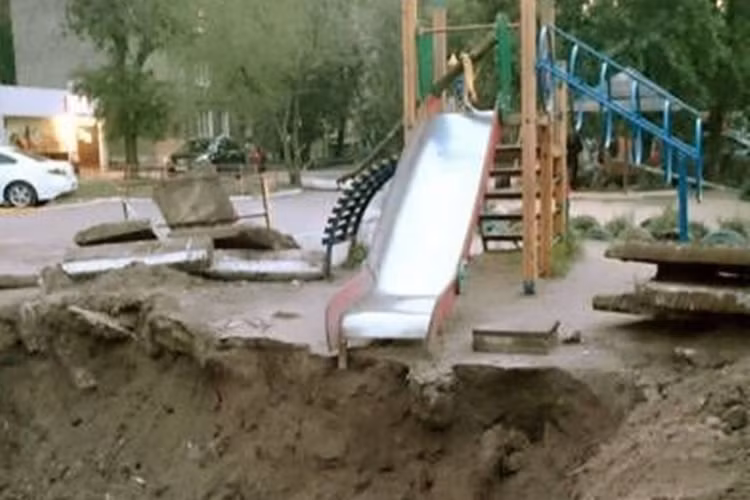 Dạy trẻ em từ thủa còn thơ về những rủi ro cay đắng trong đời. (Ảnh: ER) 