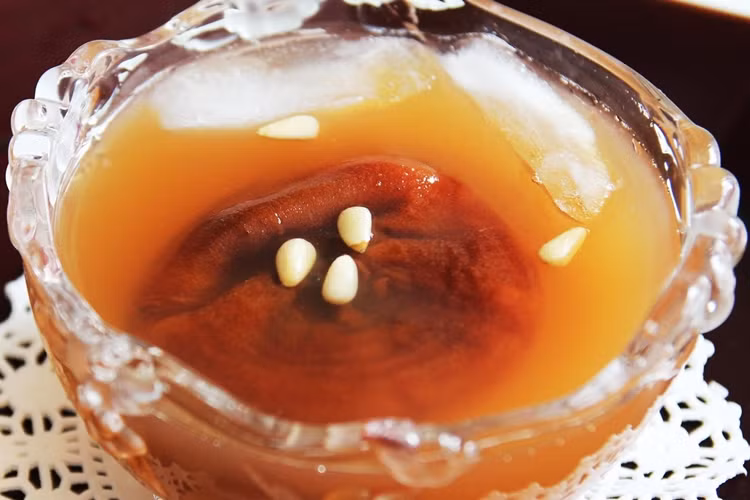 9. Sujeonggwa: Sujeonggwa là một loại siro trái cây kiểu Hàn Quốc.