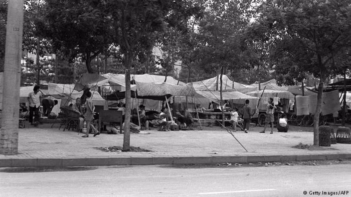 Trận động đất mạnh 8,3 độ Richter ở quận Hải Nguyên, phía bắc tỉnh Nhinh Hạ đã làm 235.000 người chết ngay lập tức. Nhiều người nữa đã bị chết sau đó do điều kiện mùa đông khắc nghiệt. (Nguồn: DW)