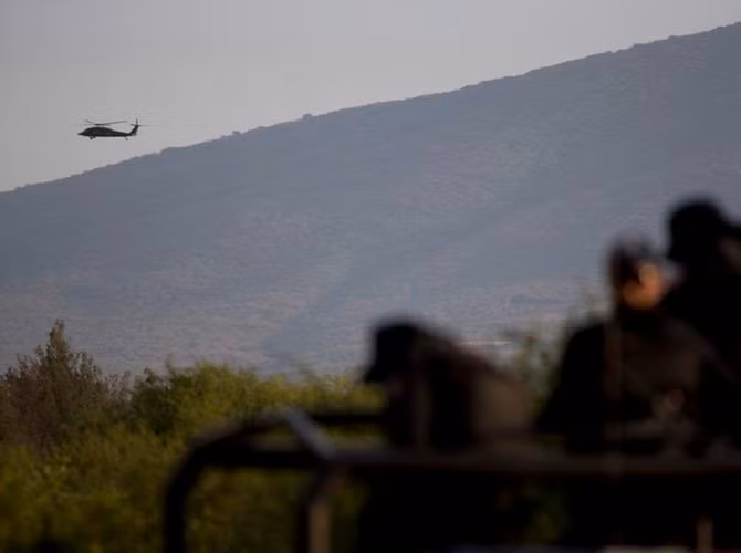 Vụ đọ súng này liên quan đến băng đảng ma túy Jalisco "Thế hệ Mới". Một trực thăng vũ trang của Cảnh sát liên bang Mexico bay gần Rancho del Sol ở miền tây Mexico, ngày 22/5/2015.