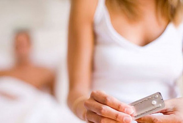 Vo bau choang vang phat hien thu khung khiep nay trong tui ao chong