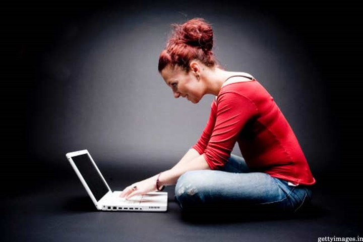 Thõng vai hoặc khom người: Tư thế ngồi không đúng là nguyên nhân phổ biến gây ra các vấn đề về lưng, vai và cổ. Thõng vai hay khom người cũng có thể gây đau đầu và các vấn đề về tiêu hóa. Hãy ngồi thẳng và cải thiện dáng ngồi để đạt được sự dẻo dai.