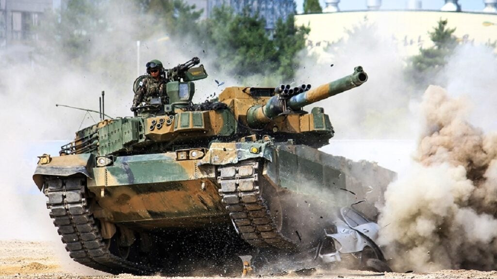 Tiếp đến là xe tăng K-2 Black Panther, do Hàn Quốc tự thiết kế và sản xuất nội địa.