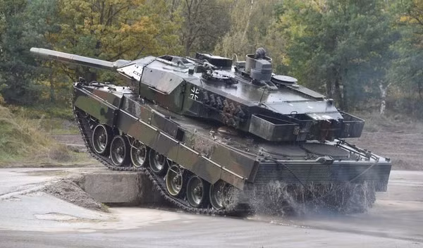Leopard 2A6 - mẫu xe tăng hiện đại nhất hiện nay đang ở mức chi phí sát nút Challenger 2 - 6.7 triệu USD/ chiếc.