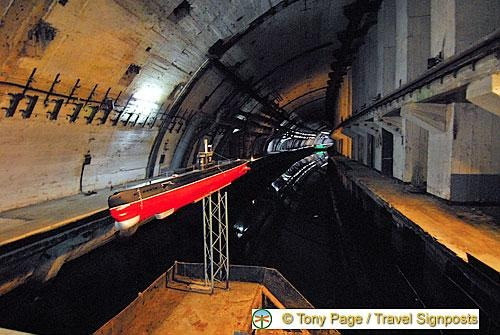 “Các hình ảnh cho thấy dường như Hải quân Nga đang xây dựng lại căn cứ hải quân tại Balaklava. Đây là một vịnh biệt lập trên bờ biển phía Nam của bán đảo Crimea - địa điểm ý tưởng để tổ chức một căn cứ quân sự thời Chiến tranh Lạnh", ông Sutton cho biết.