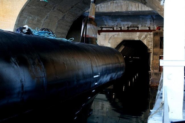 Trên hết, căn cứ tàu ngầm tuyệt mật của Liên Xô năm xưa đã không còn là một công trình bí mật khi gần như mọi ngóc ngách của nó đã được mở cửa cho người dân tới tham quan.