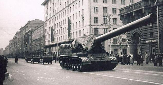 Vì chỉ cần bắn một viên duy nhất nên các loại pháo hạt nhân chiến thuật này sẽ lấy điều kiện tiên quyết là khả năng cơ động để có thể tới được vị trí khai hoả.