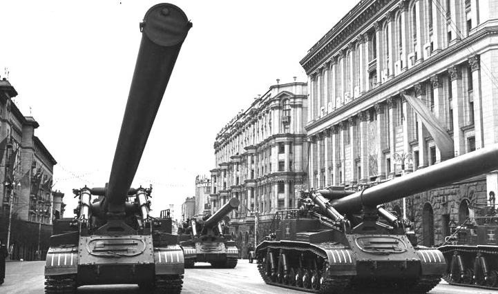 Ngoài ra, loại vũ khí này cũng quá đắt đỏ và rất tốn thời gian bảo dưỡng m - không phù hợp với kiểu vận hành các loại phương tiện thiết giáp của Liên Xô thời bấy giờ.