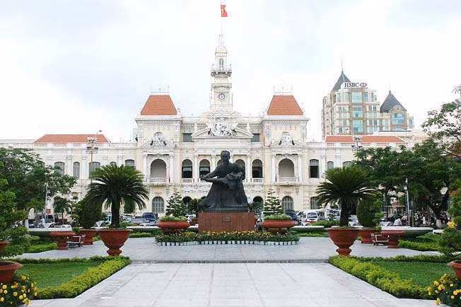  10. UBND thành phố HCM Sáng 25/5, Tổng thống Obama gặp gỡ các lãnh đạo TP. Hổ Chí Minh tại UBND thành phố.