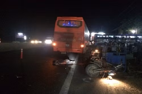 8. Va chạm với xe khách, tài xế xe lôi tử vong tại chỗ Khoảng 20h ngày 16/5, xe khách BKS 72B-00355 do tài xế Nguyễn Chính Tâm (SN 1985, trú tại Nghệ An) điều khiển, khi đến km 1193+200 trên QL1A đoạn qua thôn Phú Kim (xã Cát Trinh, huyện Phù Cát, tỉnh Bình Định) thì bất ngờ va chạm với xe lôi BKS 60Y2-9531 do ông Nguyễn Xuân Hùng (SN 1980, trú Tân Dân, Nhơn An, TX. An Nhơn, Bình Định) điều khiển. Cú va chạm khiến ông Hùng văng ra khỏi xe tử vong tại chỗ.