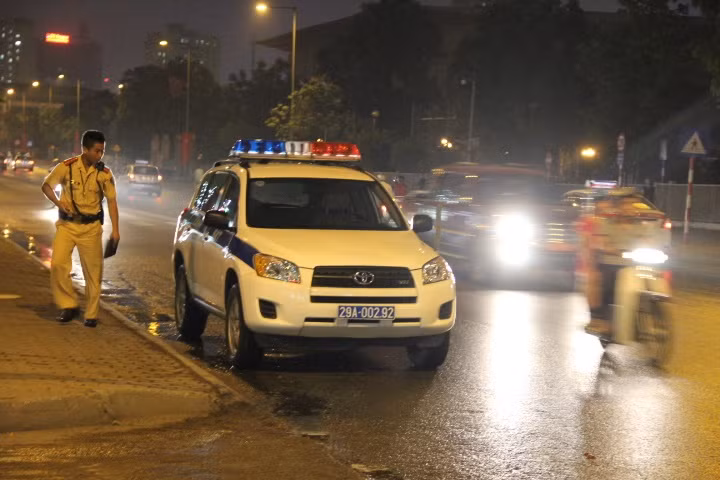 Lực lượng CSGT luôn túc trực.