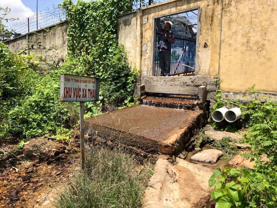 Dao sau 3m tim duong ong xa thai ra song La Nga-Hinh-2