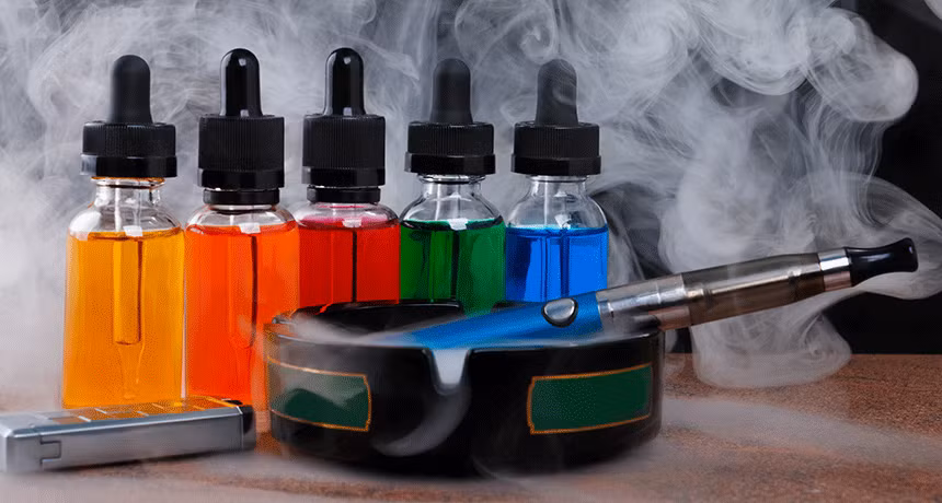 Tuy nhiên, theo WHO, các bằng chứng hiện tại cho thấy rằng dung dịch có trong thuốc lá điện tử khi bị đốt nóng không hoàn toàn tạo ra chỉ là “hơi nước” như thường được quảng cáo. Việc sử dụng thuốc lá điện tử sẽ gây ra các mối đe dọa nghiêm trọng tới trẻ vị thành niên và thai nhi. Ngoài ra, nó còn làm tăng nguy cơ phơi nhiễm nicotin và nhiều chất độc khác của người không hút thuốc và những người xung quanh.